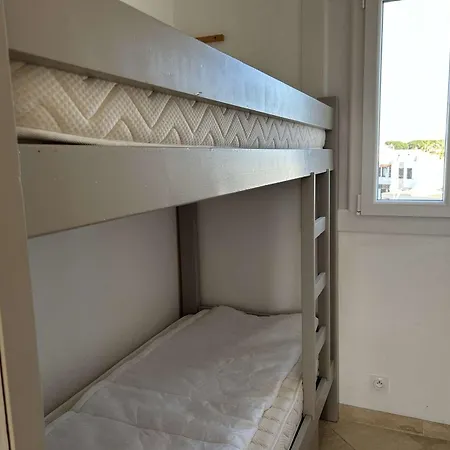 2p Avec Terrasse, Animaux Acceptes, Parking, Climatisation - Fr-1-250-325 * Le Grau-du-Roi