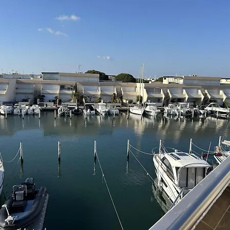 2p Avec Terrasse, Animaux Acceptes, Parking, Climatisation - Fr-1-250-325 Le Grau-du-Roi