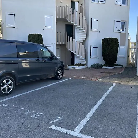 2p Avec Terrasse, Animaux Acceptes, Parking, Climatisation - Fr-1-250-325 Le Grau-du-Roi