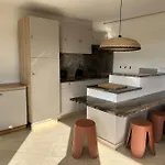 2p Avec Terrasse, Animaux Acceptes, Parking, Climatisation - Fr-1-250-325 * Le Grau-du-Roi