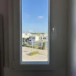 2p Avec Terrasse, Animaux Acceptes, Parking, Climatisation - Fr-1-250-325 Daire