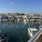 2p Avec Terrasse, Animaux Acceptes, Parking, Climatisation - Fr-1-250-325 Le Grau-du-Roi