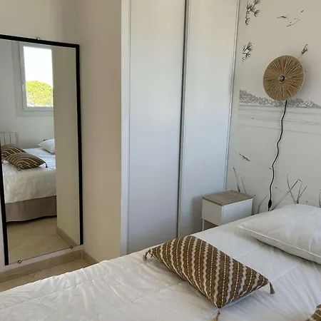 2p Avec Terrasse, Animaux Acceptes, Parking, Climatisation - Fr-1-250-325