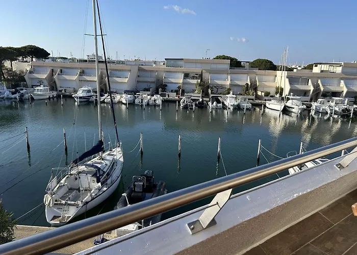 2p Avec Terrasse, Animaux Acceptes, Parking, Climatisation - Fr-1-250-325 *